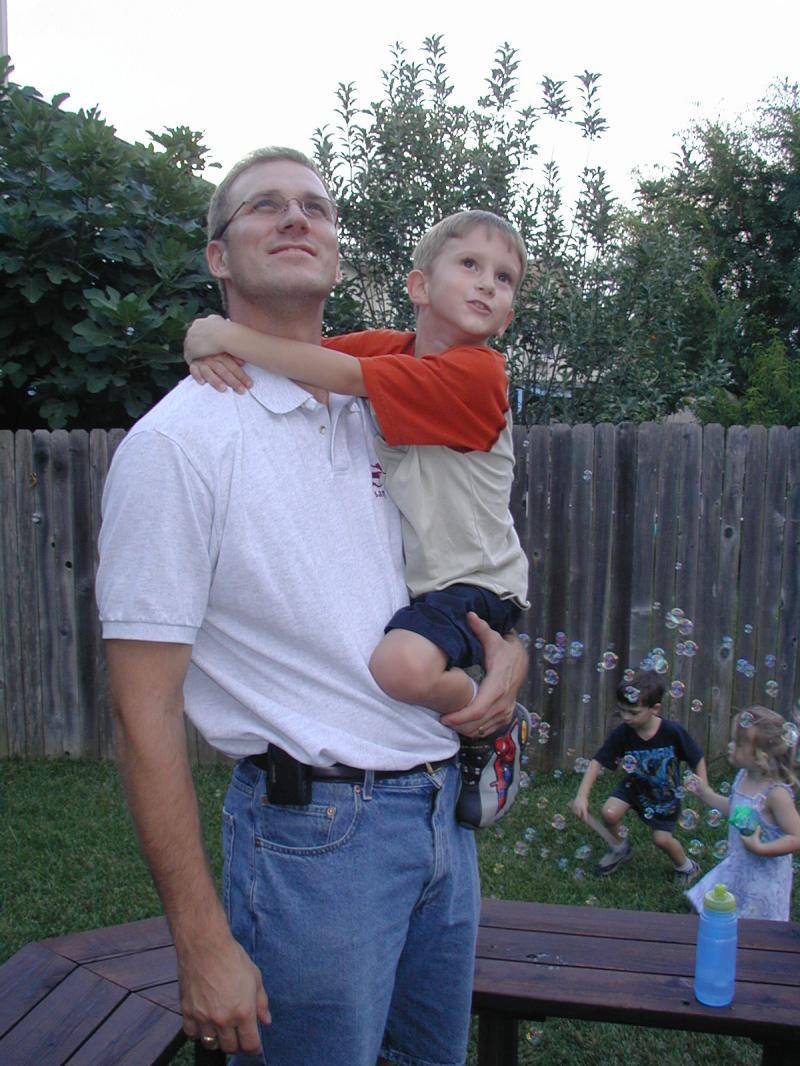 2004/07(July)/Cousins-sleepover/800x600_2004-07-23-cousins-sleepover-6-Travis-Chance-Dax-Kyla.JPG