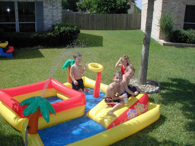 2004/07(July)/Cousins-sleepover/800x600_2004-07-24-cousins-sleepover-4-pool-Chance-Dax-Vale-Kyla.JPG