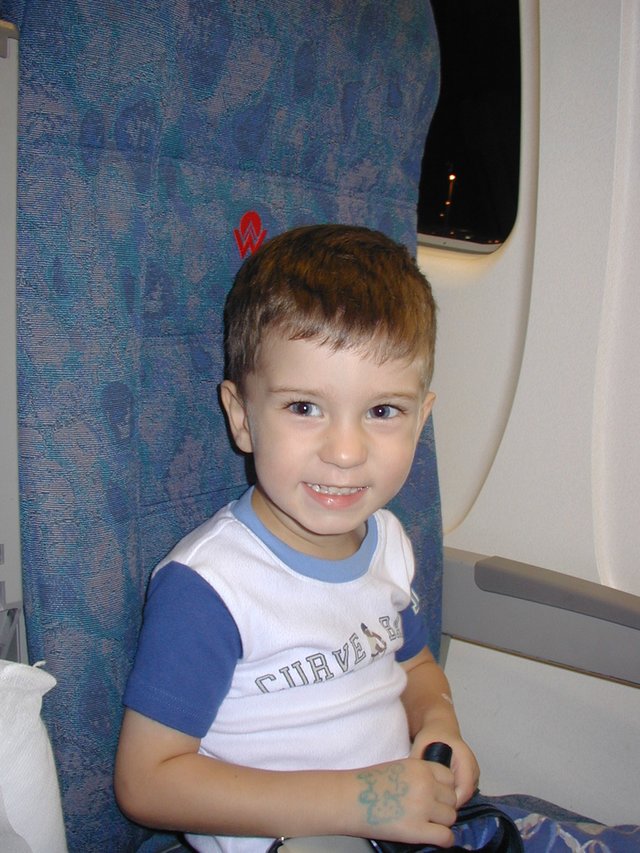2004/07(July)/LasVegas/640x480_2004-07-06-Las-Vegas-3-Dax-plane.JPG