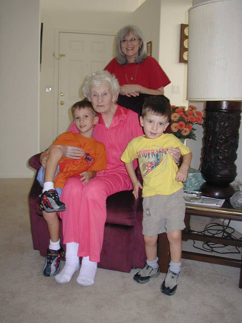 2004-07-07-Las-Vegas-02-Chance-Dax-Grammy-Nana.JPG