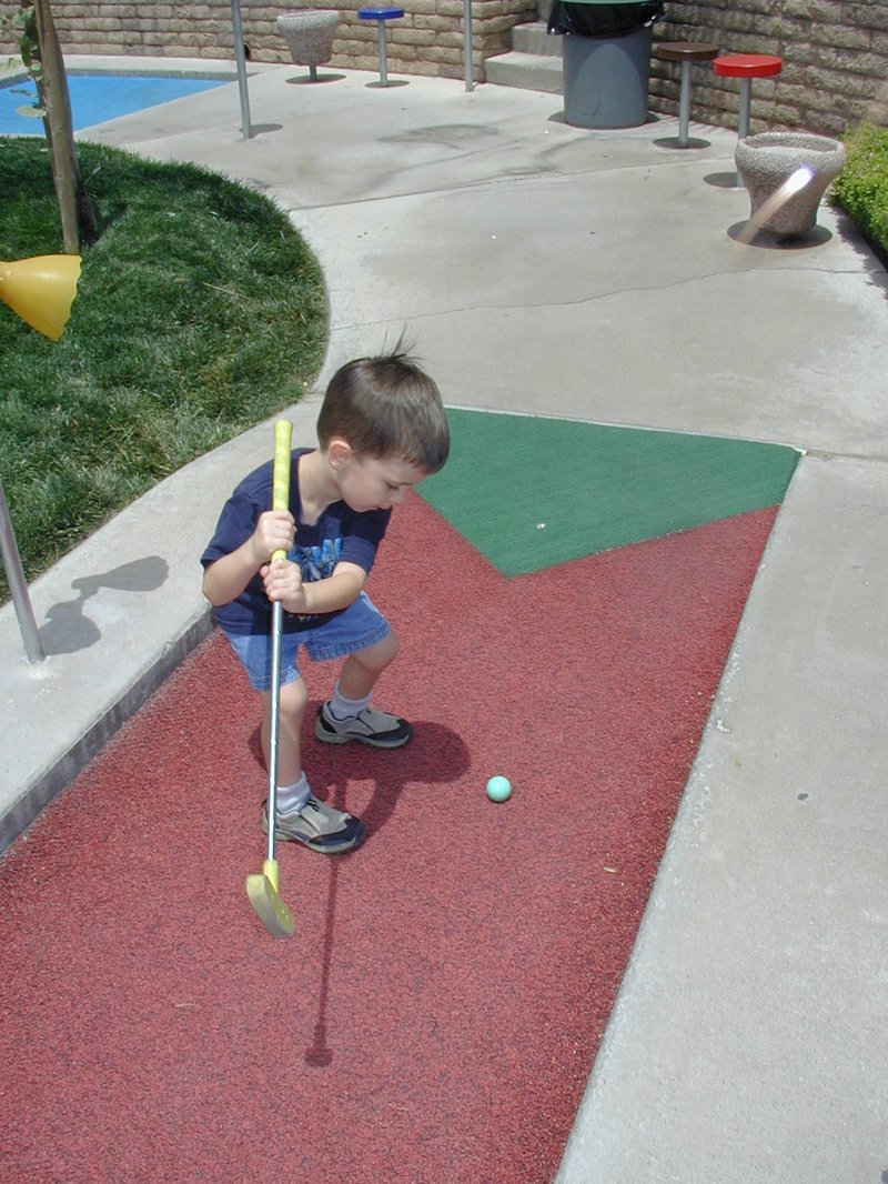 2004/07(July)/LasVegas/800x600_2004-07-08-Las-Vegas-1-Dax-golf.JPG