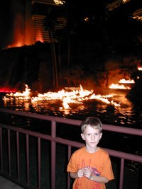 2004-07-07-Las-Vegas-06-Chance-volcano.JPG