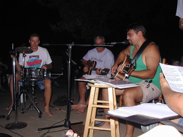 2004/07(July)/Neighboorhood-Jam-Session/640x480_2004-07-03-Neighboorhood-Jam-Session-2-Travis-Chris-George.JPG