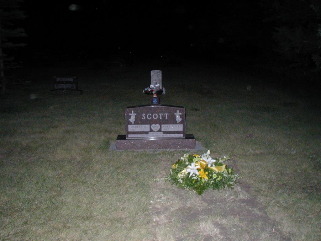 2004/07(July)/SD-Mary-Helen-Scott-Funeral/1024x768_2004-07-29-MaryHelen-Scott-funeral-4-plot.JPG