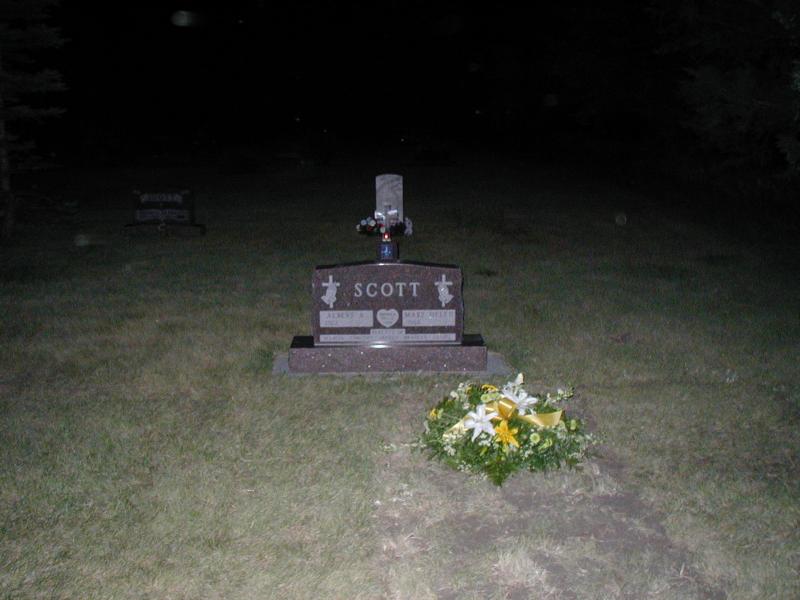 2004/07(July)/SD-Mary-Helen-Scott-Funeral/800x600_2004-07-29-MaryHelen-Scott-funeral-4-plot.JPG