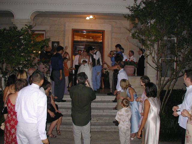 2004/07(July)/Shane-Jaynelle-Wedding/640x480_2004-07-02-Shane-Jaynelle-Wedding-25-rice-throwing.JPG
