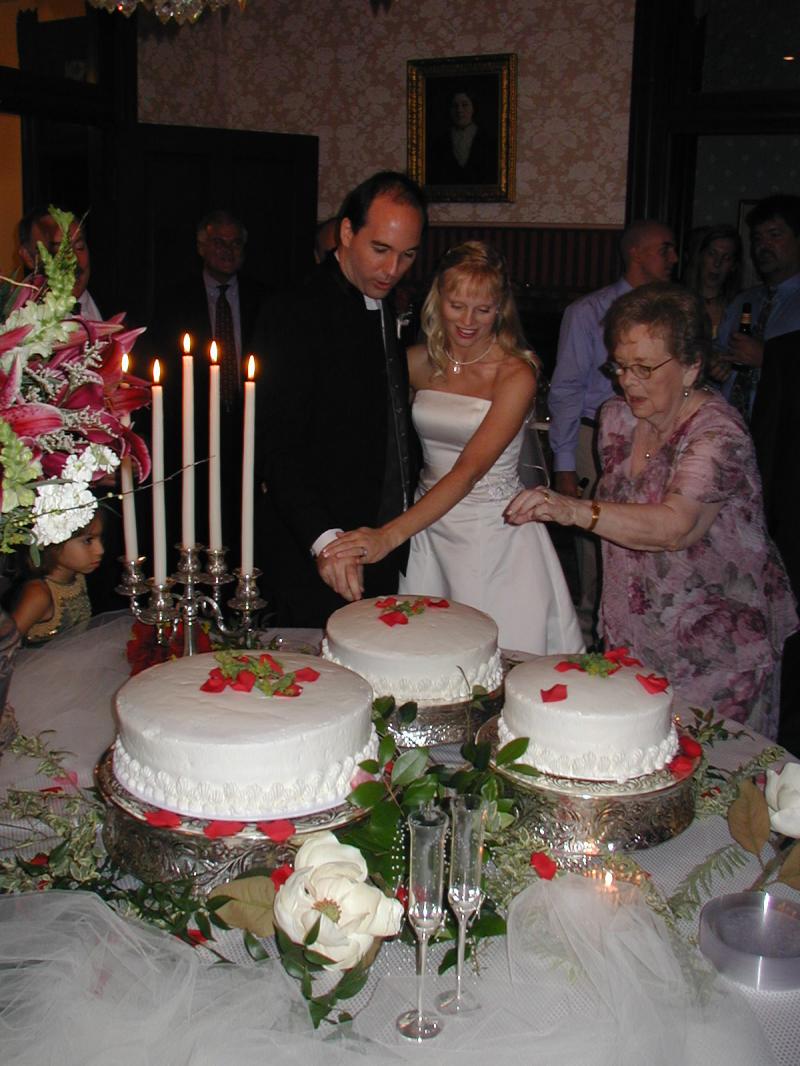 2004/07(July)/Shane-Jaynelle-Wedding/800x600_2004-07-02-Shane-Jaynelle-Wedding-22-cake.JPG