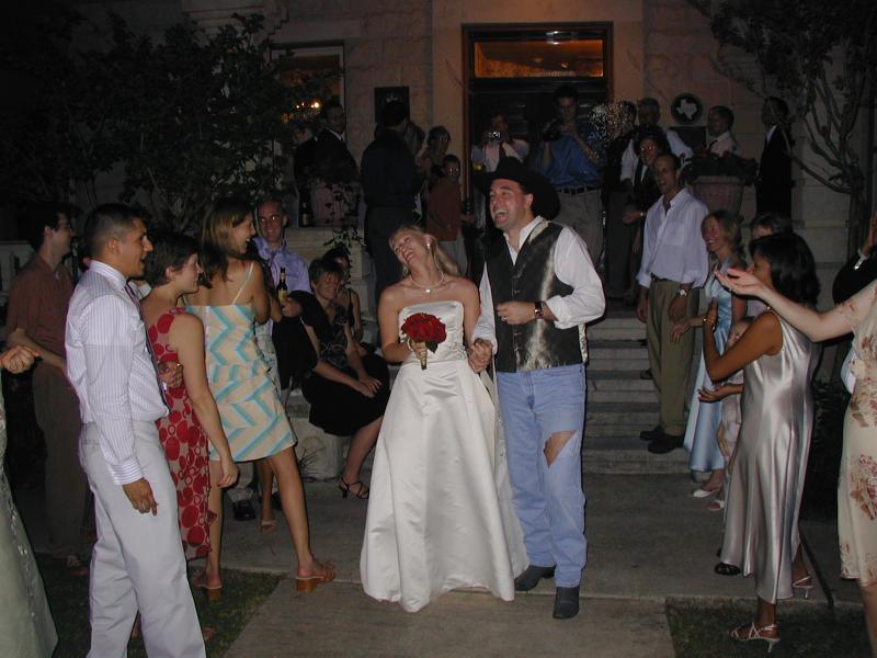 2004/07(July)/Shane-Jaynelle-Wedding/800x600_2004-07-02-Shane-Jaynelle-Wedding-26-rice-throw-finale.JPG