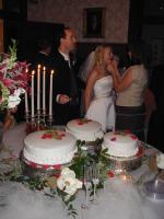 2004-07-02-Shane-Jaynelle-Wedding-19-cake-lipstick.JPG