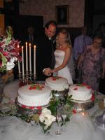 2004-07-02-Shane-Jaynelle-Wedding-21-cake.JPG