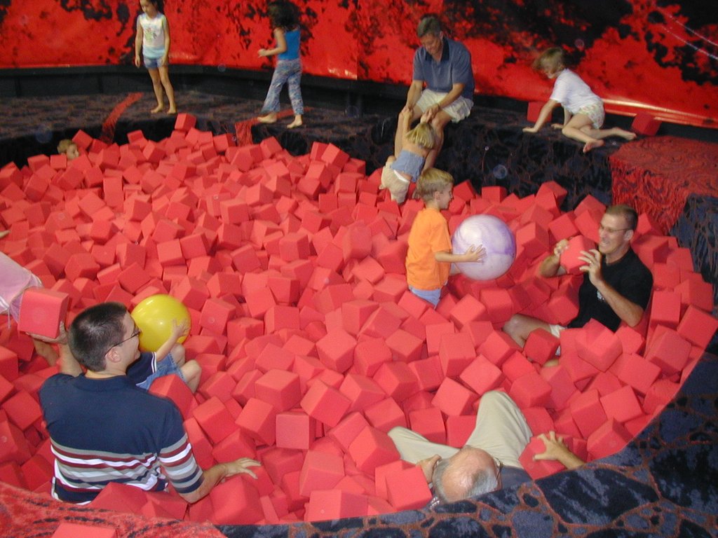 2004/08(August)/Case-3rd-Bday/1024x768_2004-08-14-Case-Bday-09-Matt-Chance-Travis-volcano.JPG