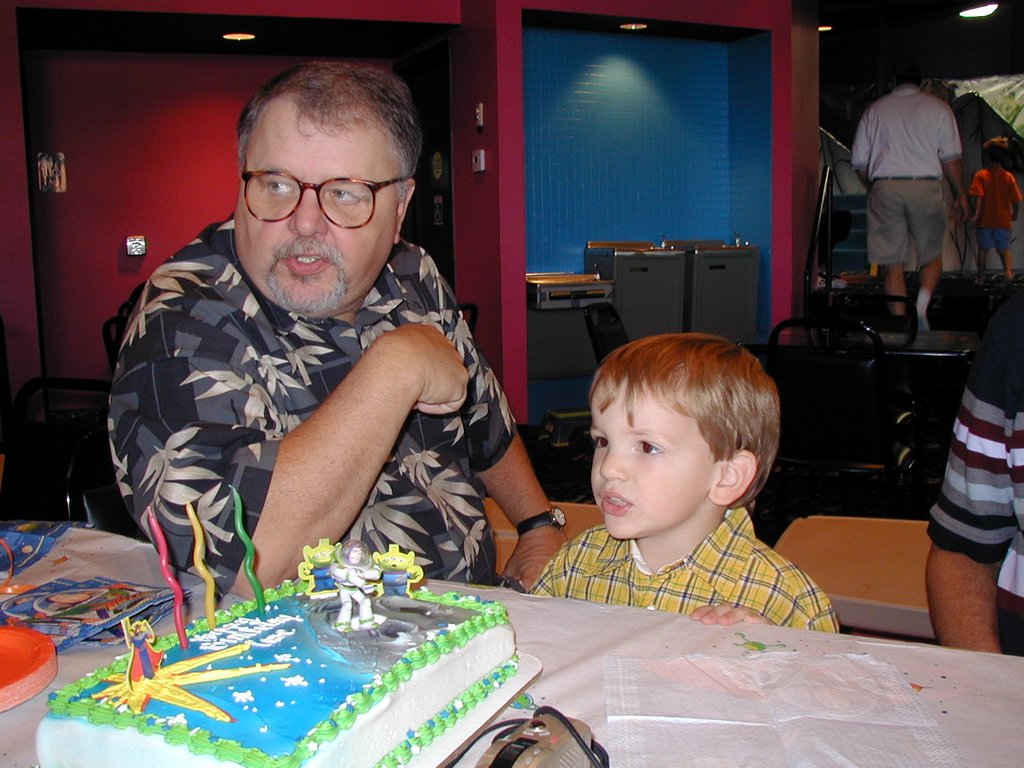 2004/08(August)/Case-3rd-Bday/1024x768_2004-08-14-Case-Bday-19-Jim.JPG