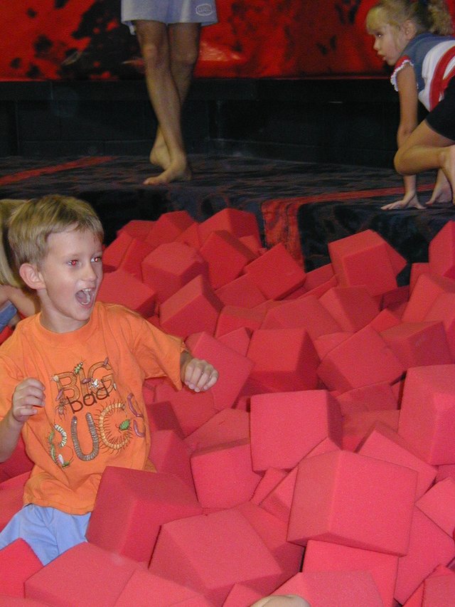 2004-08-14-Case-Bday-06-Chance-volcano.JPG