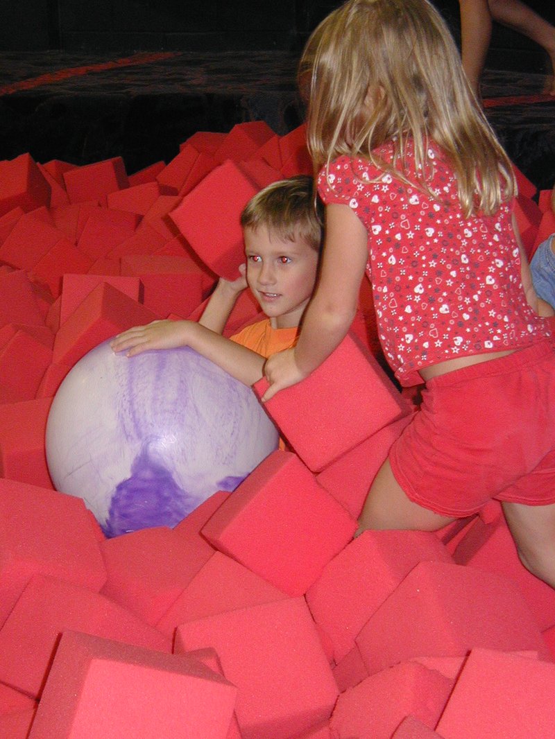 2004/08(August)/Case-3rd-Bday/800x600_2004-08-14-Case-Bday-07-Chance-volcano.JPG