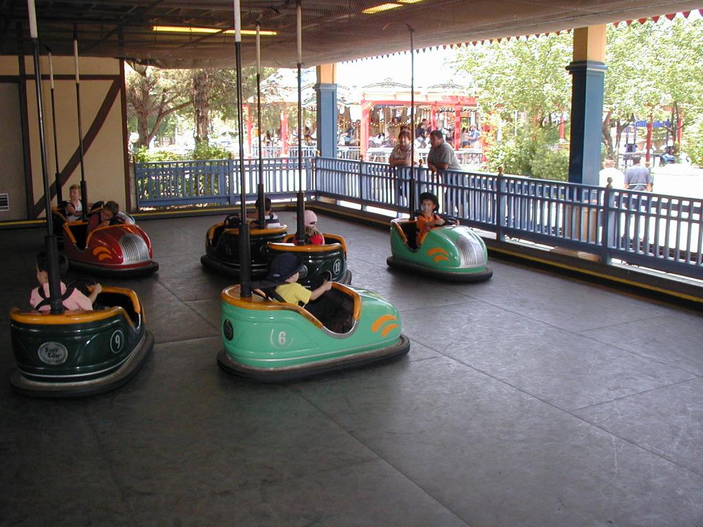 2004-08-15-Fiesta-Texas-39-Chance-Dax-bumpercars.JPG