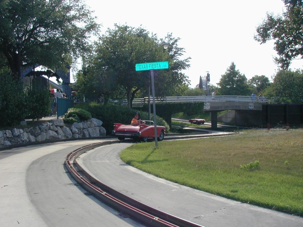 2004-08-15-Fiesta-Texas-59-Travis-Dax-cars.JPG