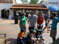 2004/08(August)/FiestaTexas/2004-08-15-Fiesta-Texas-01-Suzi-Chance-Bill-Vava-Bryant.JPG