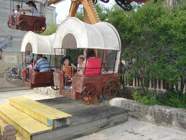 2004-08-15-Fiesta-Texas-11-Chance-Vava-Bryant.JPG