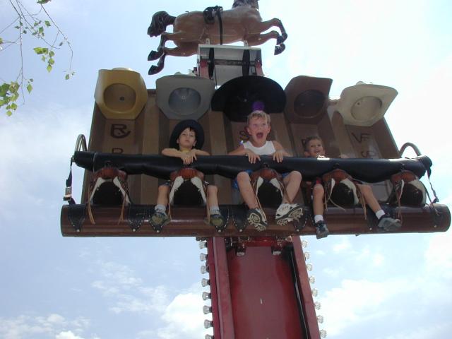 2004-08-15-Fiesta-Texas-19-Dax-Bryant-Chance.JPG