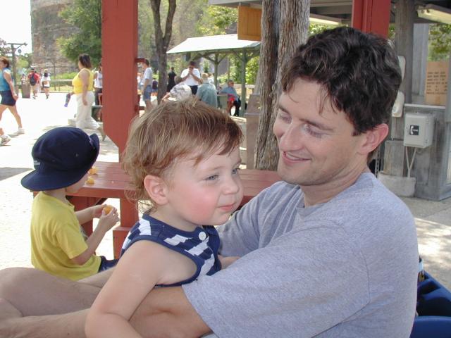 2004/08(August)/FiestaTexas/640x480_2004-08-15-Fiesta-Texas-22-Bill.JPG