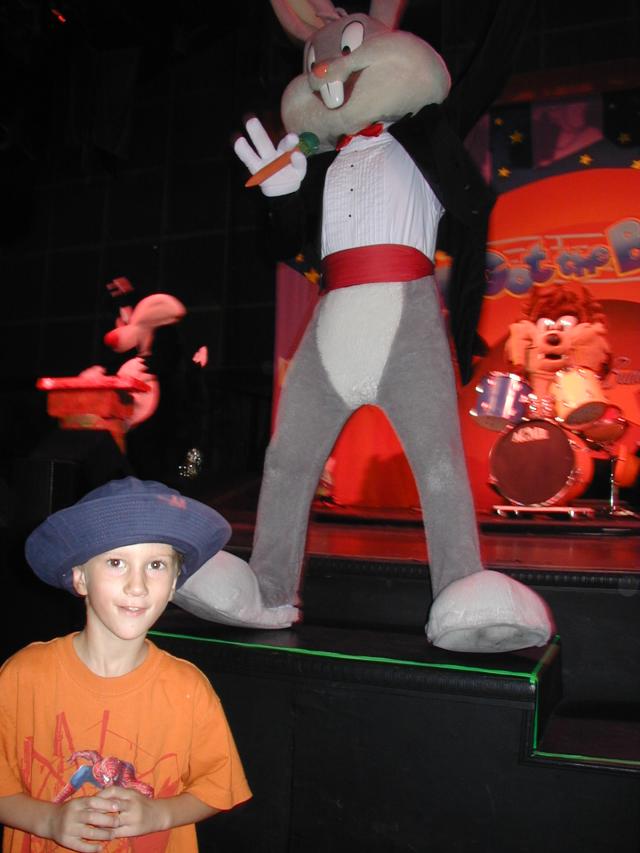 2004/08(August)/FiestaTexas/640x480_2004-08-15-Fiesta-Texas-45-Chance-bugsbunny.JPG