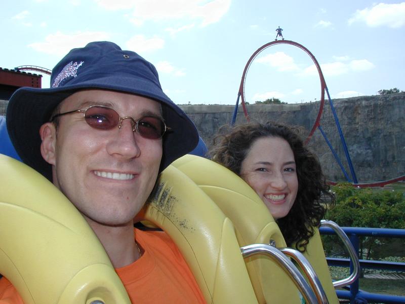 2004/08(August)/FiestaTexas/800x600_2004-08-15-Fiesta-Texas-26-Travis-Suzi-Superman.JPG