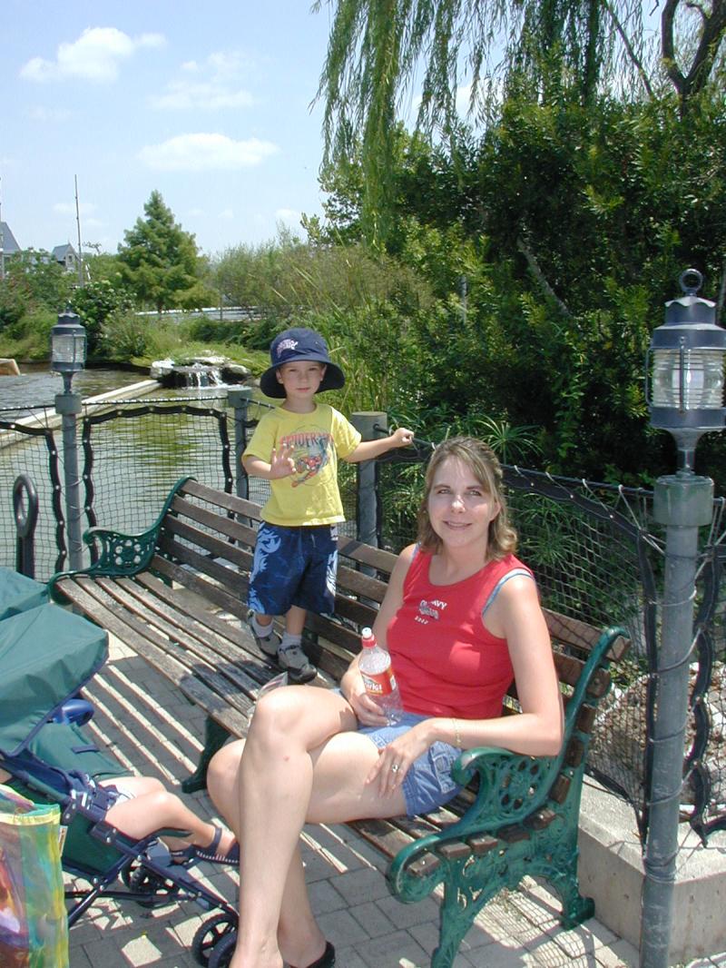2004/08(August)/FiestaTexas/800x600_2004-08-15-Fiesta-Texas-34-Vava-Dax.JPG