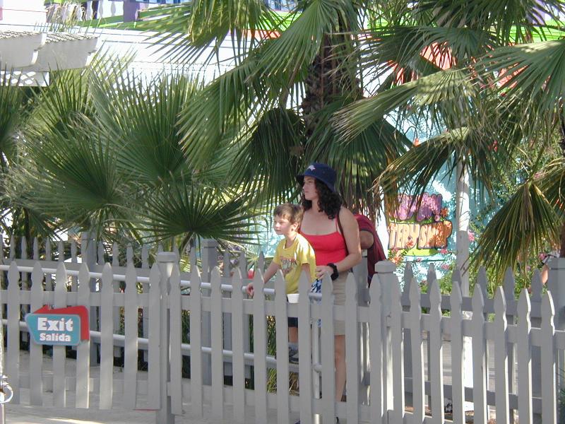 2004/08(August)/FiestaTexas/800x600_2004-08-15-Fiesta-Texas-67-Suzi-Dax.JPG
