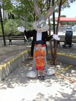 2004-08-15-Fiesta-Texas-36-Chance-bugsbunny.JPG