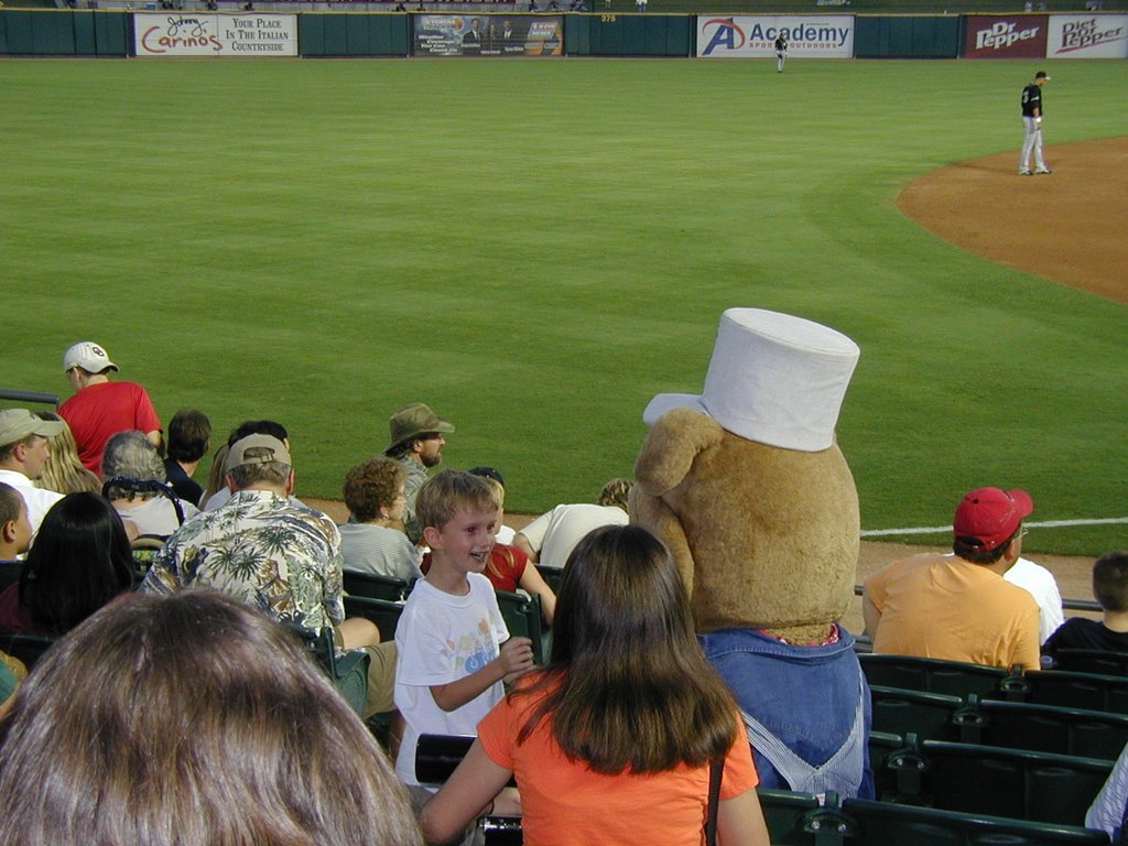 2004/08(August)/Misc/1024x768_2004-08-05-RR-Express-8-Suzi-Work-Chance-Spike.JPG
