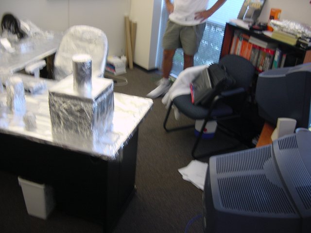 2004/08(August)/Tin-Foil-Desk/640x480_ShinyPantsDesk.3.JPG