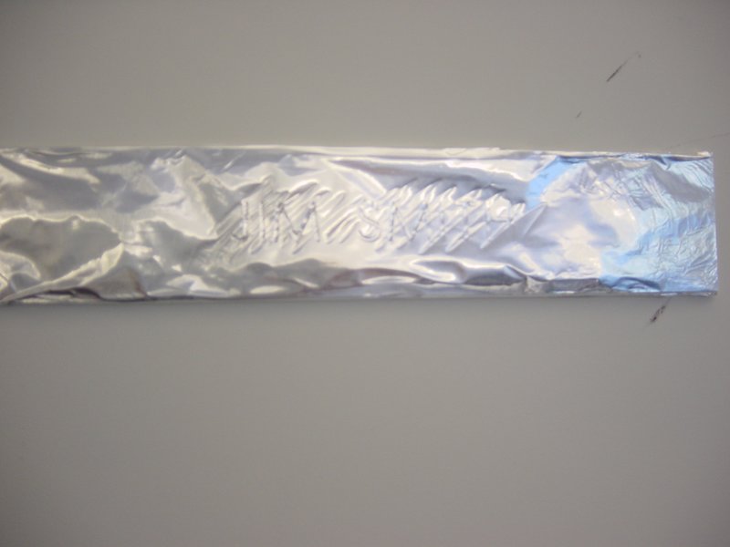 2004/08(August)/Tin-Foil-Desk/800x600_ShinyPantsDesk.6.JPG