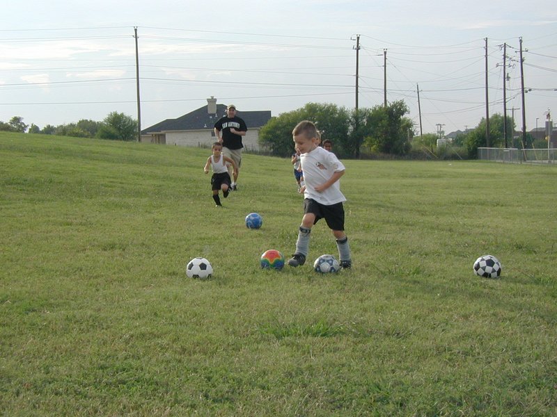 2004/09(September)/Cobra-Soccer/800x600_2004-09-02-First-Soccer-Practice-Matthew-Christian-CoachMark-1.JPG