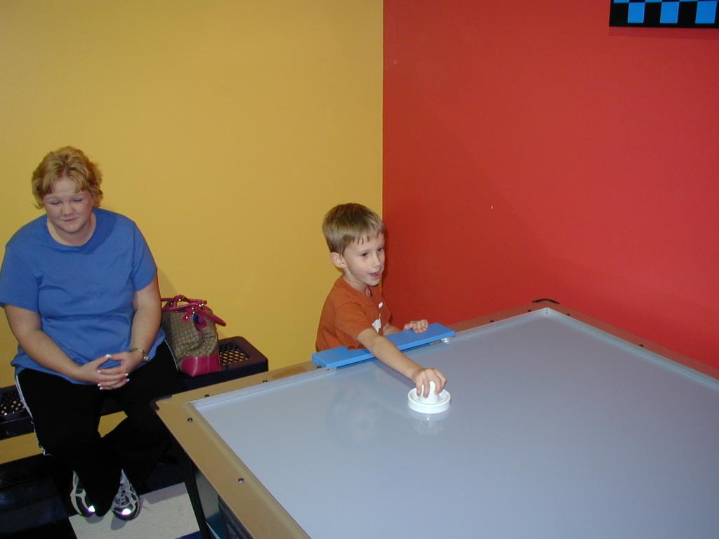 2004/09(September)/Megan-Emily-Bday/1024x768_2004-09-25-Bday-party-2-Chance.JPG