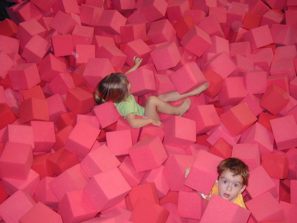 2004/10(October)/Chance-Kalyani-5th-Bday/1024x768_2004-10-02-Chance-Kalyani-5th-bday-19-lava-pit-Avery.JPG