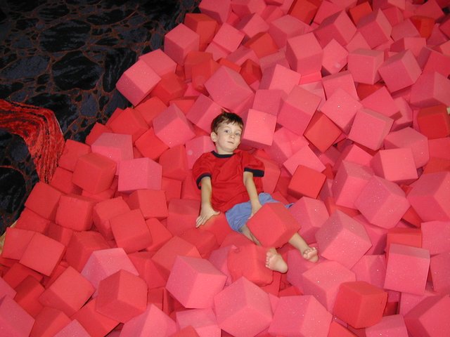 2004/10(October)/Chance-Kalyani-5th-Bday/640x480_2004-10-02-Chance-Kalyani-5th-bday-07-lava-pit-Dax.JPG