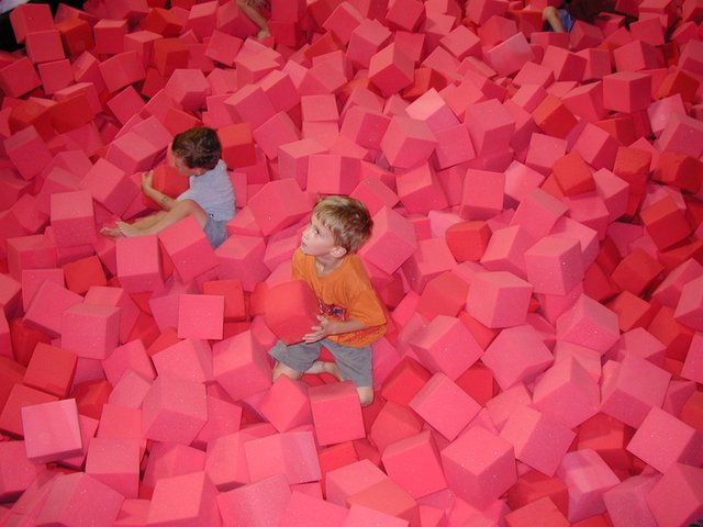 2004/10(October)/Chance-Kalyani-5th-Bday/640x480_2004-10-02-Chance-Kalyani-5th-bday-14-lava-pit.JPG