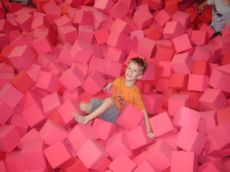 2004/10(October)/Chance-Kalyani-5th-Bday/800x600_2004-10-02-Chance-Kalyani-5th-bday-12-lava-pit.JPG