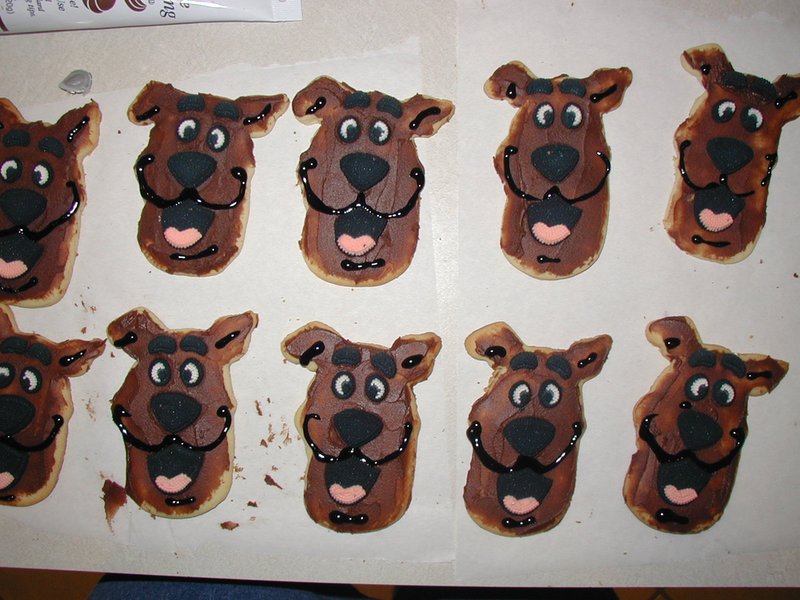 2004/10(October)/Chance-Kalyani-5th-Bday/800x600_2004-10-03-Scooby-doo-cookies.JPG