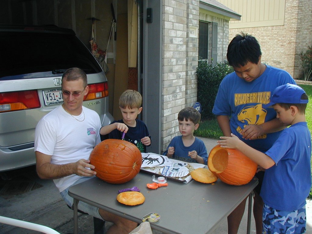 2004/10(October)/Halloween/1024x768_2004-10-31-Halloween-01-pumpkin-carving-Travis-Chance-Dax-Tyler-Tanner.JPG