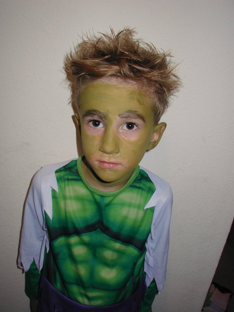 2004/10(October)/Halloween/800x600_2004-10-31-Halloween-09-Chance-Hulk.JPG
