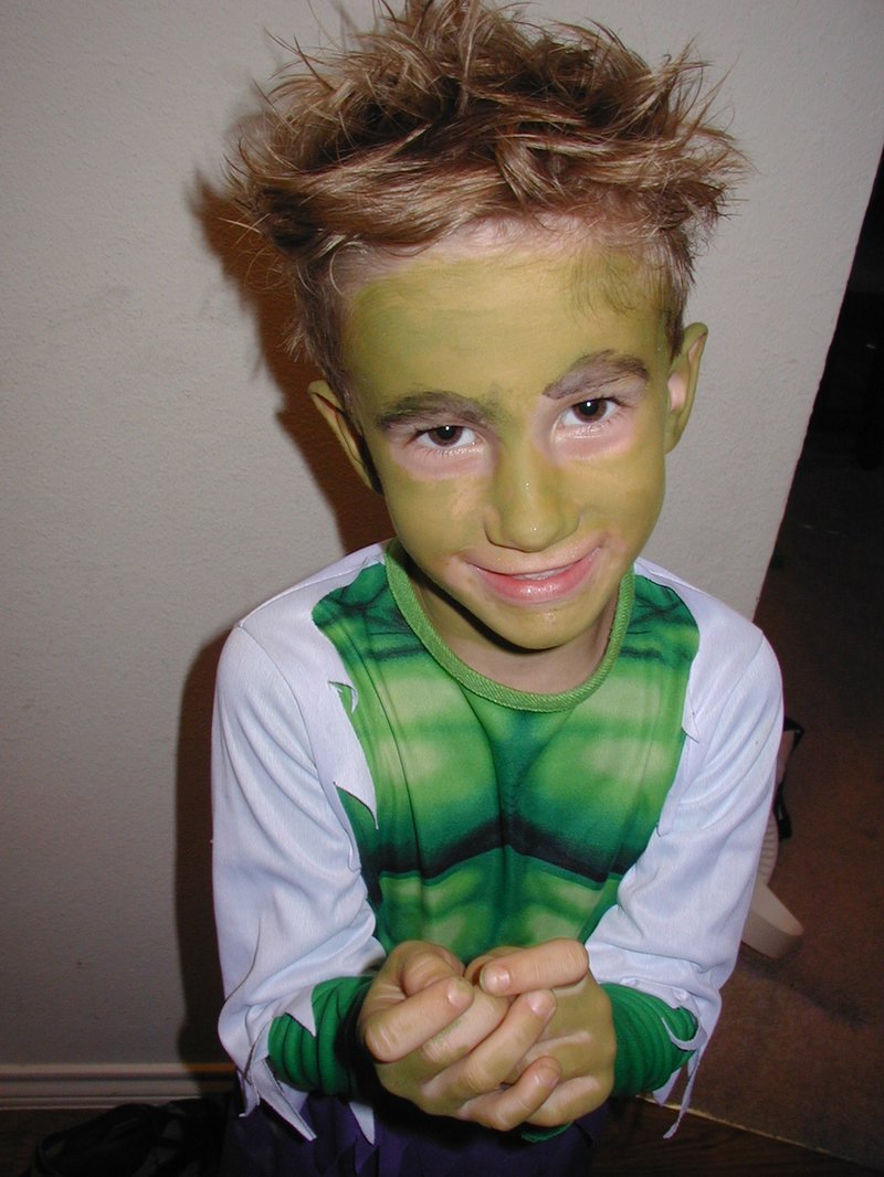 2004/10(October)/Halloween/800x600_2004-10-31-Halloween-10-Chance-Hulk.JPG