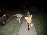 2004-10-31-Halloween-Trick-or-treat-3-Jack-Case-Dax.JPG