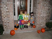 2004-10-31-Halloween-Trick-or-treat-5-Jack-Dax-Chance.JPG