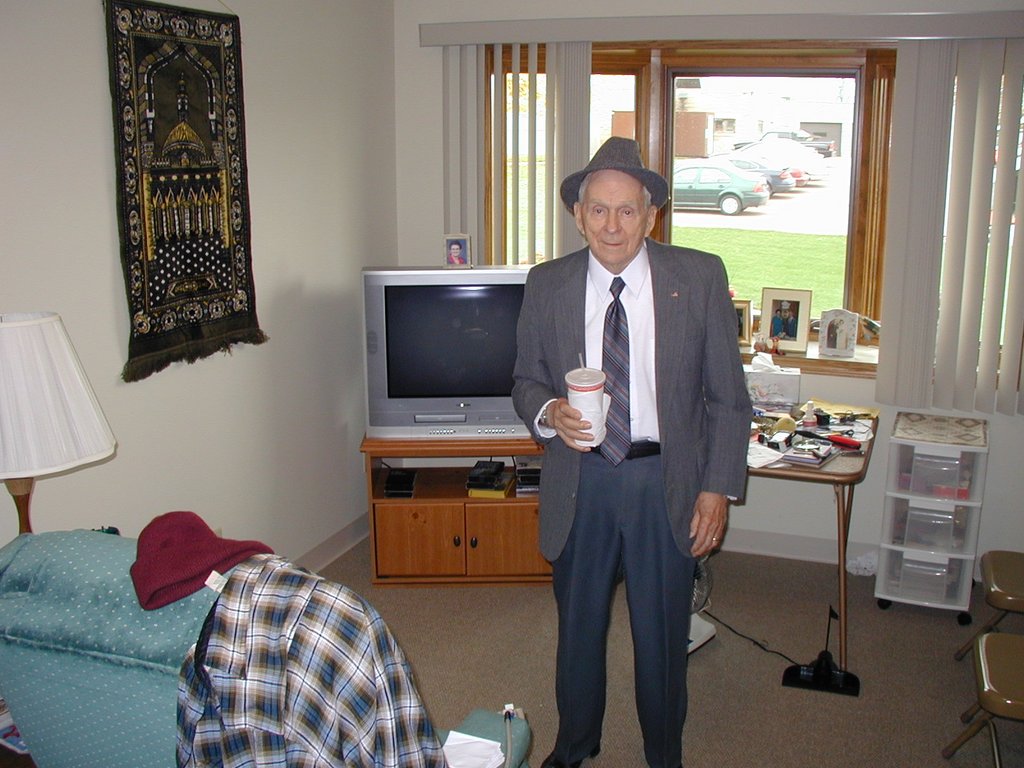 2004/10(October)/SD-Hunting/1024x768_2004-10-24-Pheasant-Hunting-4-AlbertScott.JPG
