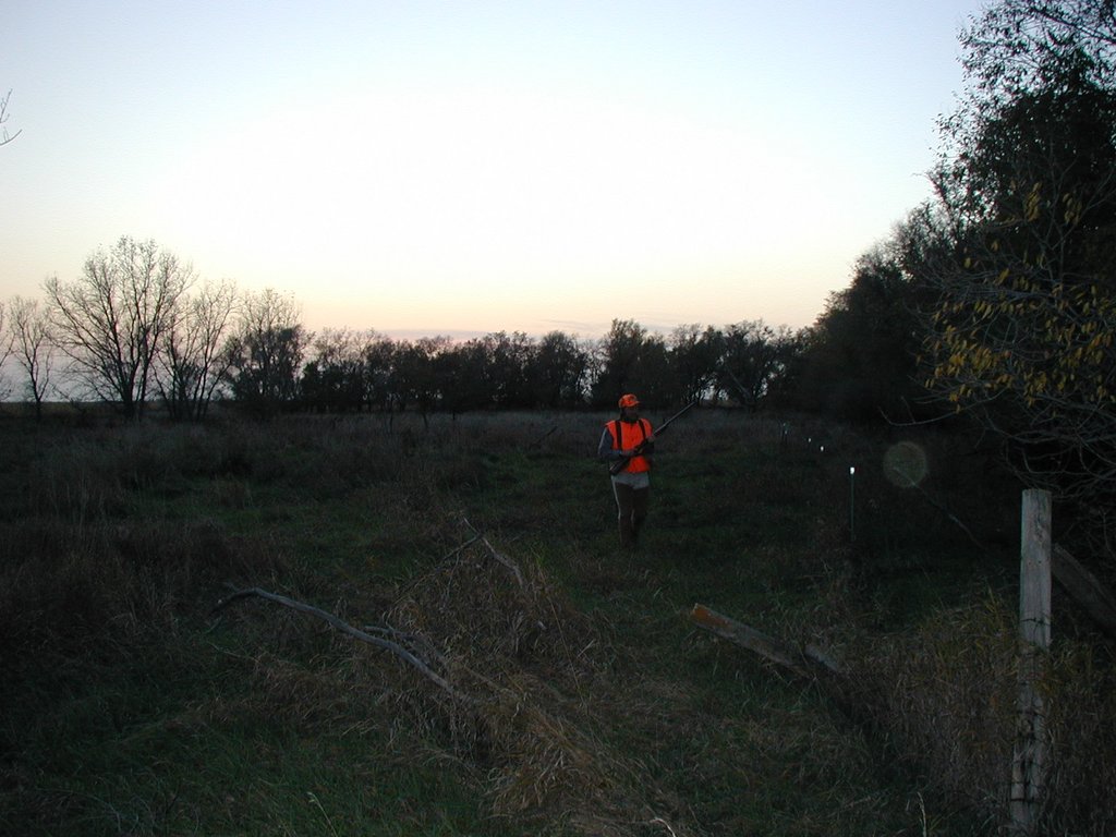 2004/10(October)/SD-Hunting/1024x768_2004-10-26-Pheasant-Hunting-14-Dan.JPG