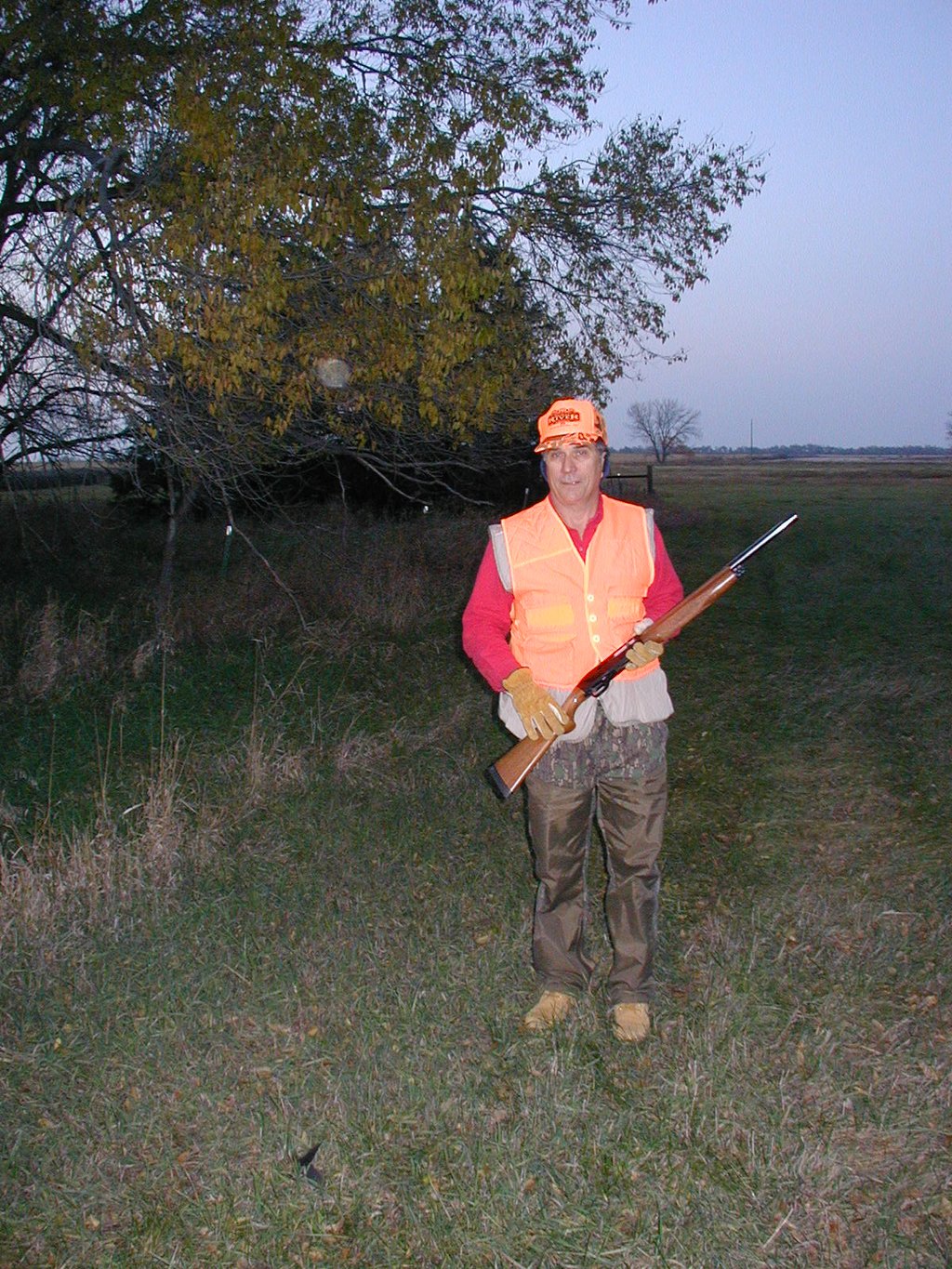 2004-10-26-Pheasant-Hunting-17-Tim.JPG