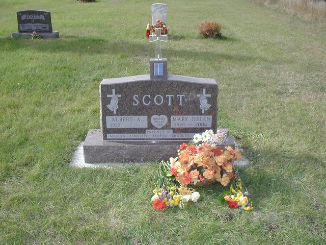 2004/10(October)/SD-Hunting/640x480_2004-10-24-Pheasant-Hunting-5-MaryHelen-gravesite.JPG