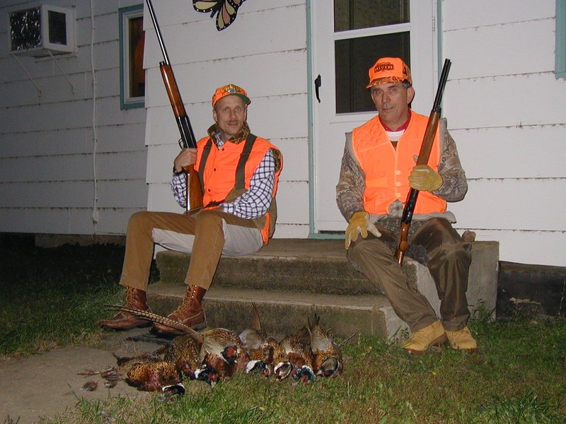 2004/10(October)/SD-Hunting/800x600_2004-10-26-Pheasant-Hunting-02-Dan-Tim.JPG