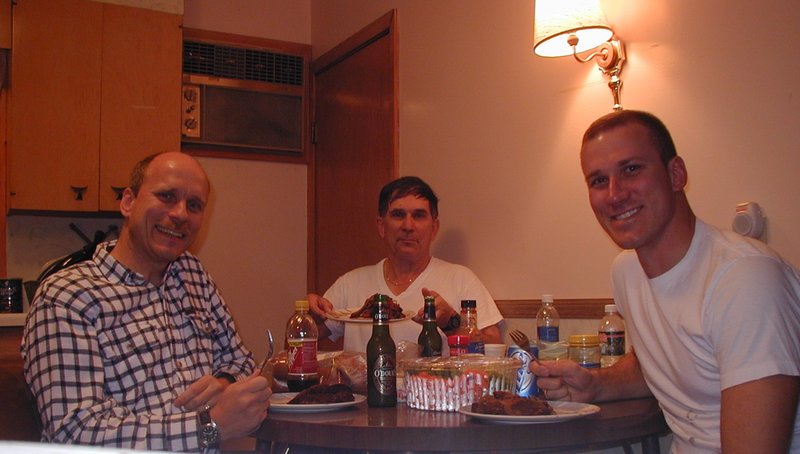 2004/10(October)/SD-Hunting/800x600_2004-10-26-Pheasant-Hunting-05-Dan-Tim-Travis.JPG